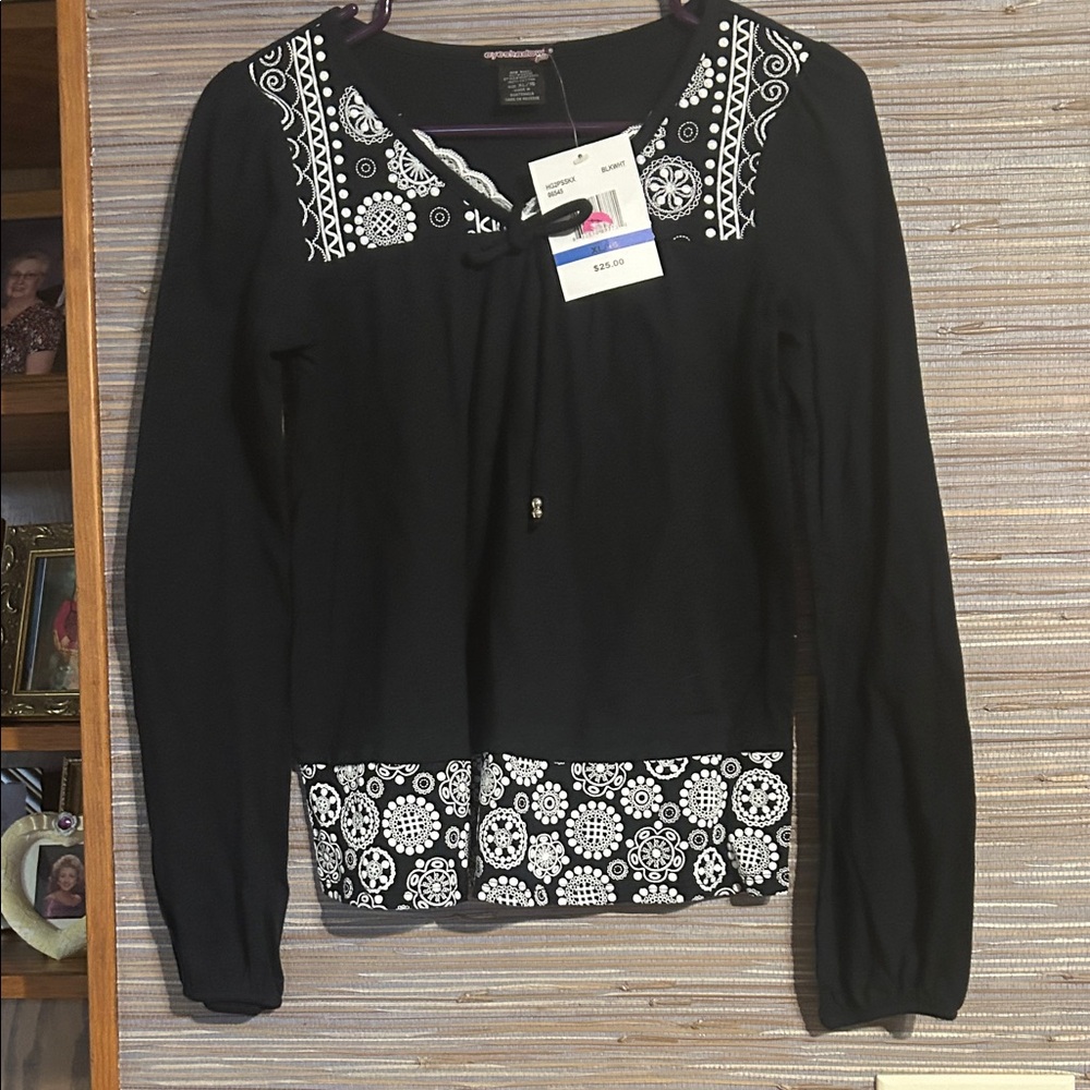 Eyeshadow Black Blouse with White Patterns